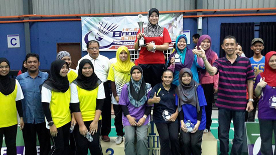 150 peserta sertai Kejohanan Badminton Jemputan Piala Bendahari UTHM