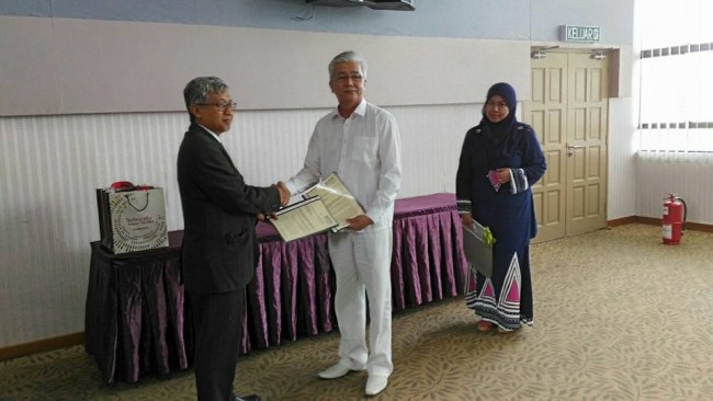 UTHM Received Endowment Contributions 600 Thousand from Living Micro Corporation. Bhd.