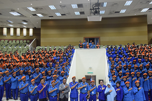 287 members OF UTHM SISPA Celebrate The 2016 Civil Defense Council of Ranks For Undergraduate