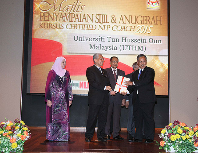Professor Datuk Dr. Mohd Noh Dalimin – First Vice-Chancellor Received 2015 Certified NLP Coach Awards