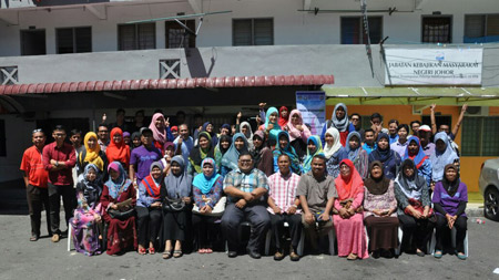 Johor’s Menteri Besar Accomplish Community Service Program of UTHM Friends Community