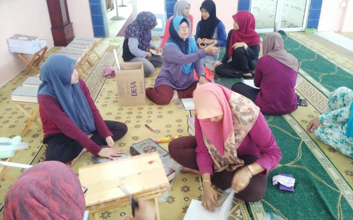 Warga Premach Sertai Program Gotong Royong Masjid Seri Sabak Uni Erat Hubungan Dengan Penduduk Berita Uthm
