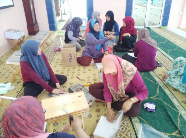 Warga PREMACH sertai program gotong-royong Masjid Seri Sabak Uni – erat hubungan dengan penduduk