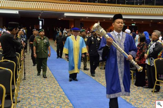 Sultan Johor sempurnakan sidang pertama Istiadat Konvokesyen Ke-17 UTHM