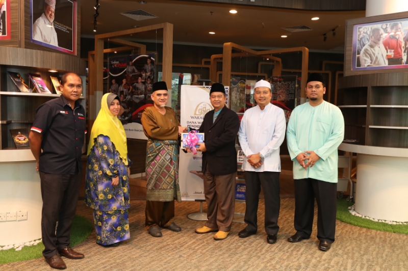 Prof. Madya Dr Syed Dawilah Al Edrus wakafkan harta intelek bernilai RM42 ribu