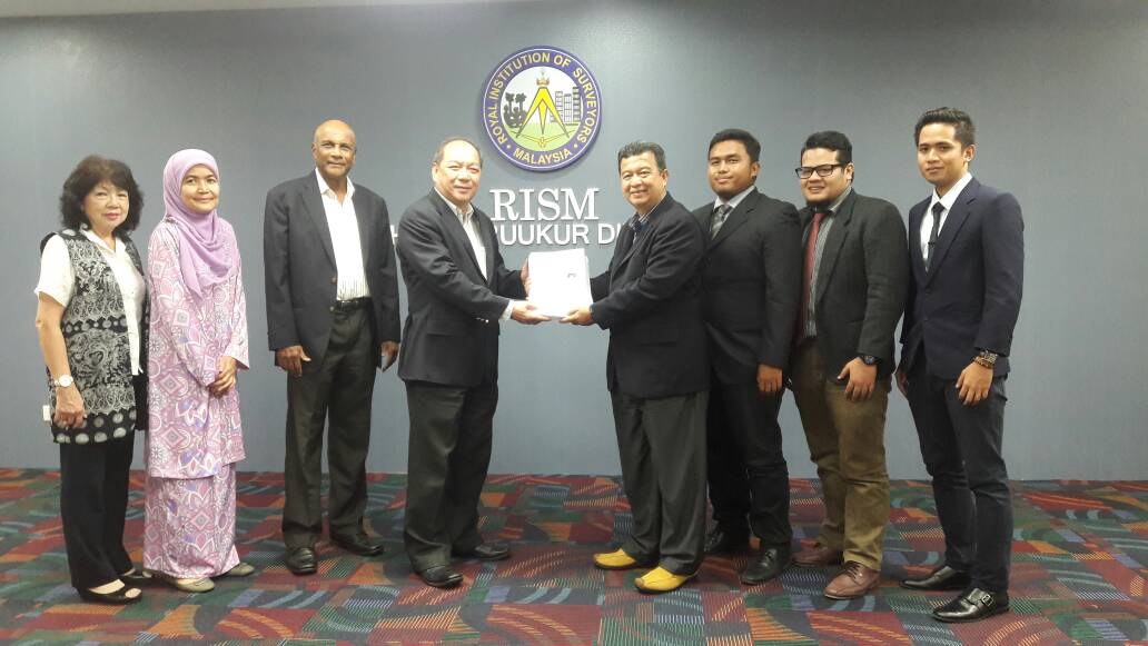 101 pelajar Sarjana Muda Pengurusan Harta Tanah UTHM berdaftar dengan The Royal Institution of Surveyors Malaysia (RISM)