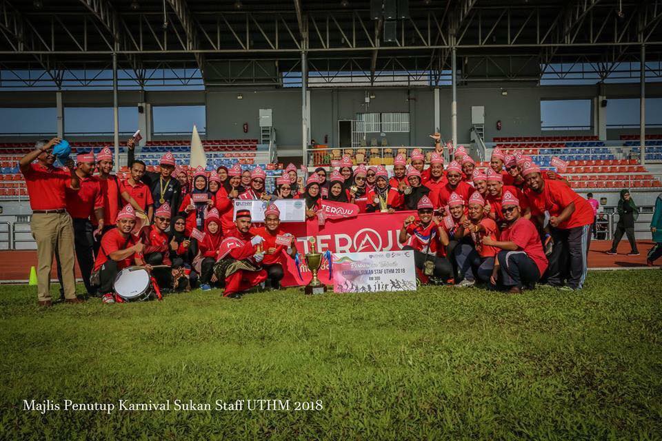 Kontinjen Teraju raih Juara Keseluruhan di Karnival Sukan Staf UTHM 2018
