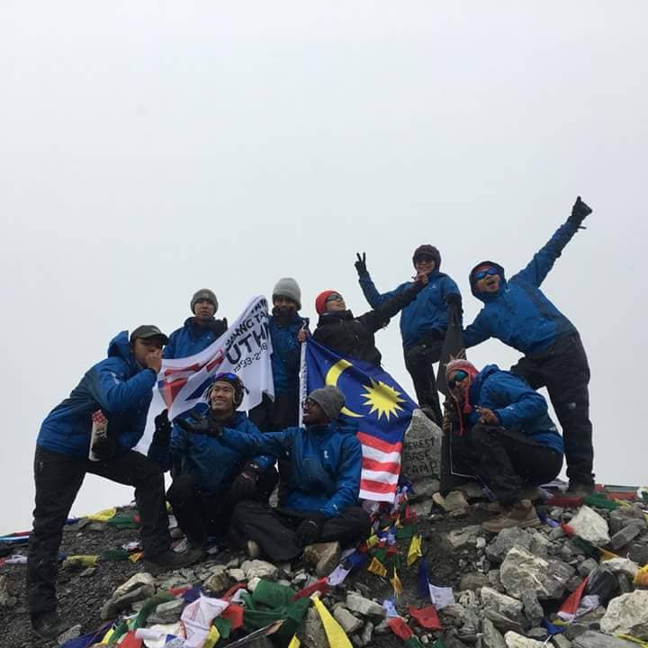 Pendaki UTHM berjaya kibar bendera di Kem Dasar Tertinggi Everest