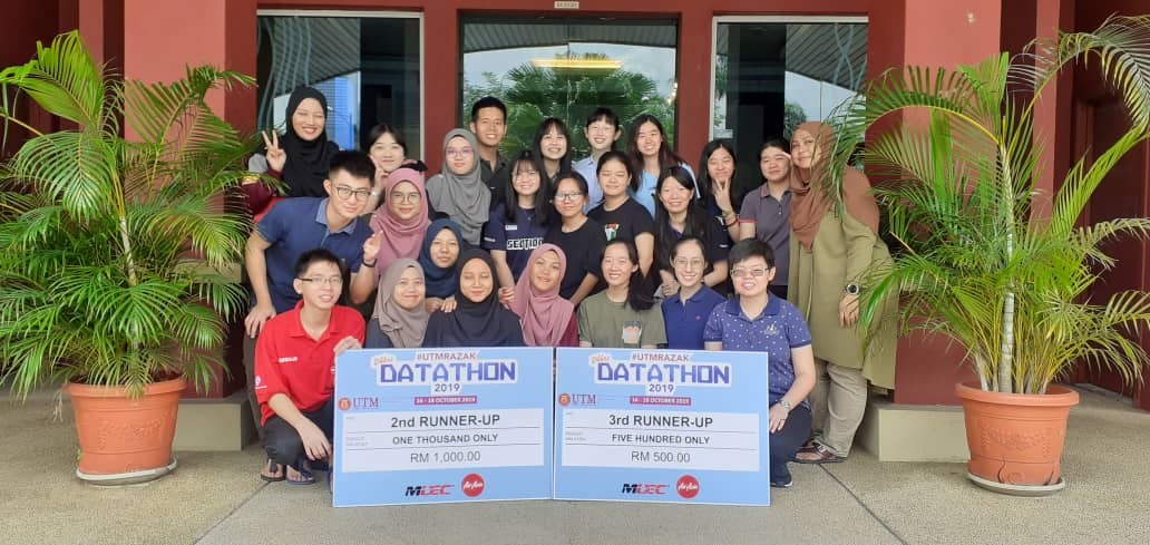 Pelajar UTHM raih tempat di Pertandingan UTM Razak Datathon 2019