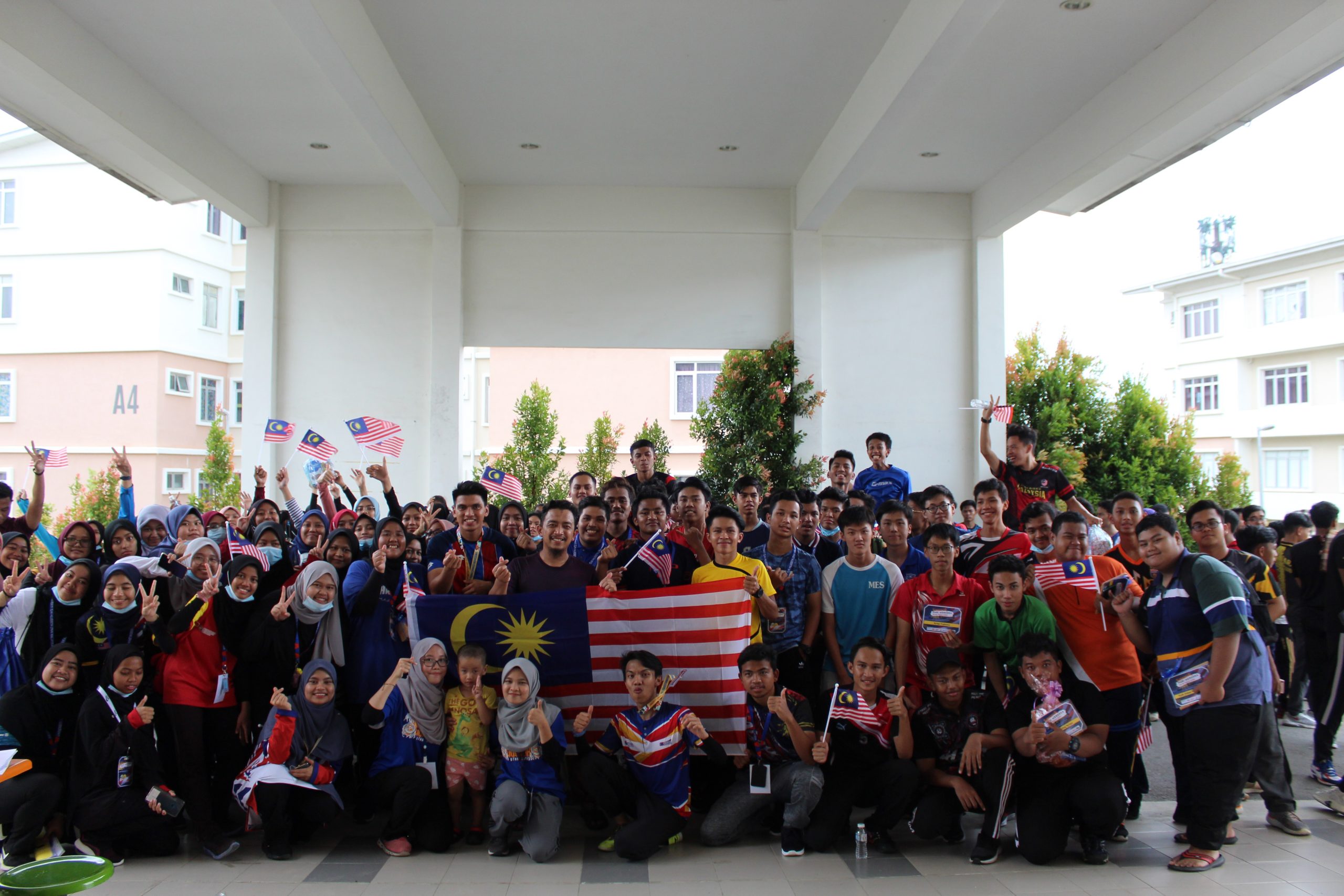 Pelajar UTHM kampus Pagoh semarakkan sambutan kemerdekaan ke-63 tahun