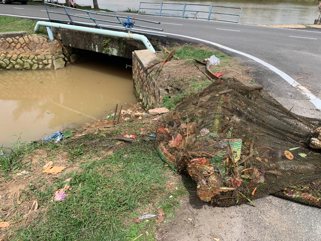 Projek ‘Eco-trap’ perangkap 953.5 kg sisa pepejal di Sungai Panchor