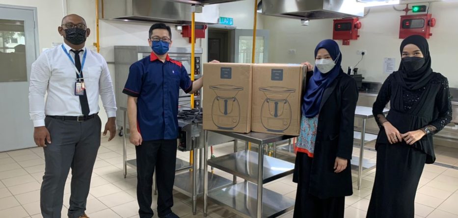 Alumni UTHM sumbang Thermomix, bantu pelajar FPTV guna teknologi 