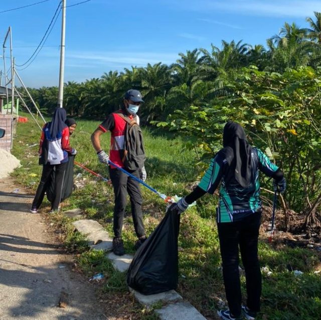 35 Sukarelawan Kelab Kejuruteraan Awam Bersihkan Pantai Sungai Lurus ...