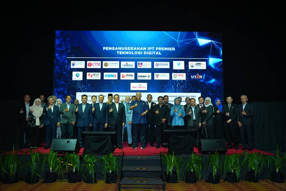 UTHM awarded as Premier Digital Tech Institution 2022-2025 by MDEC