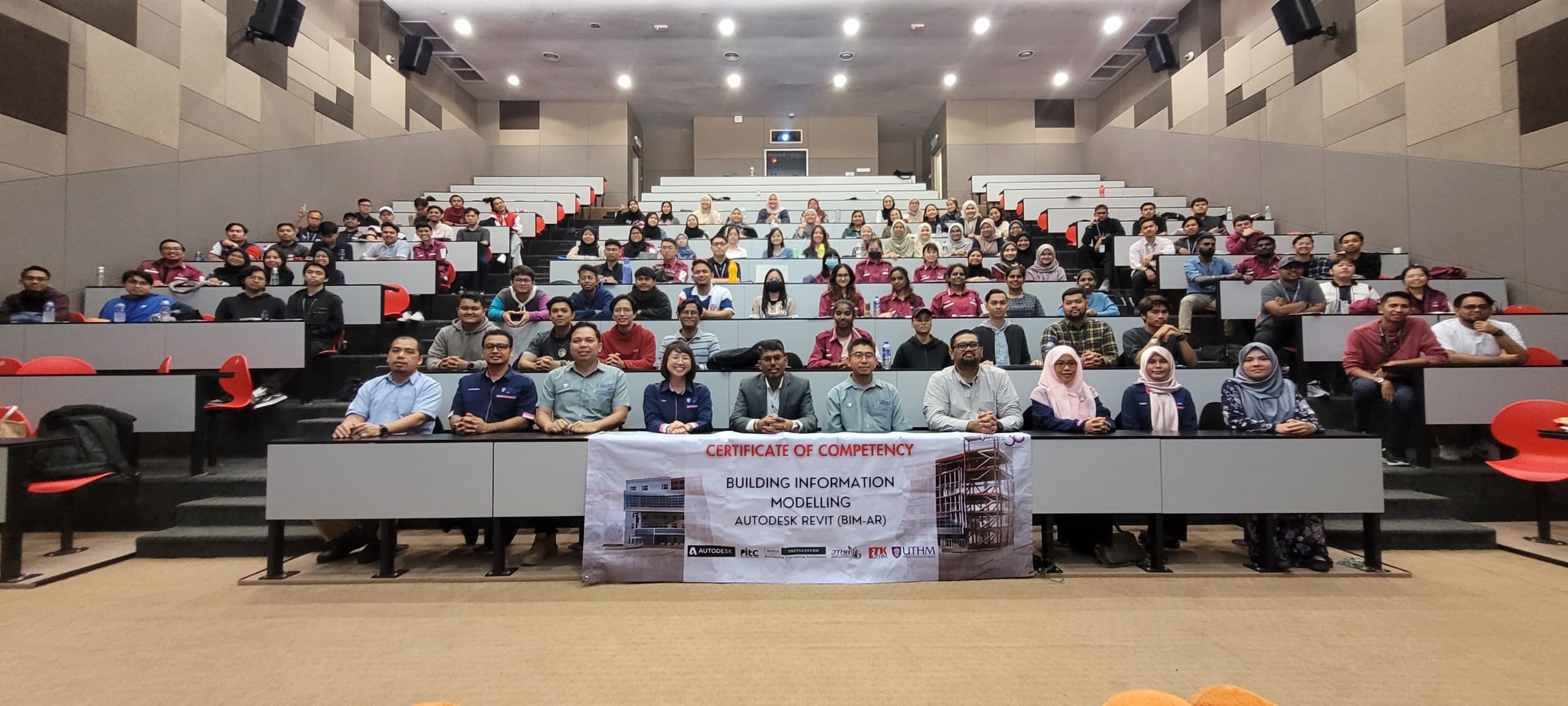 98 pelajar Fakulti Teknologi Kejuruteraan, UTHM berjaya peroleh Sijil Kompetensi BIM-AR