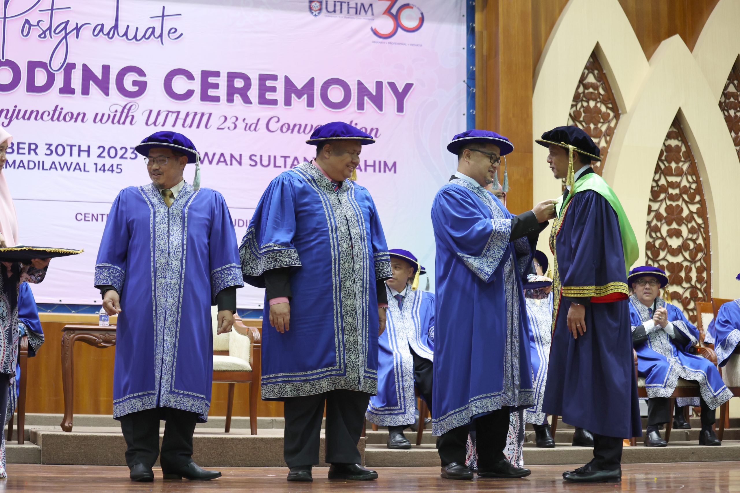 Majlis Pemakaian Hud Pascasiswazah 2023 rai 252 graduan UTHM