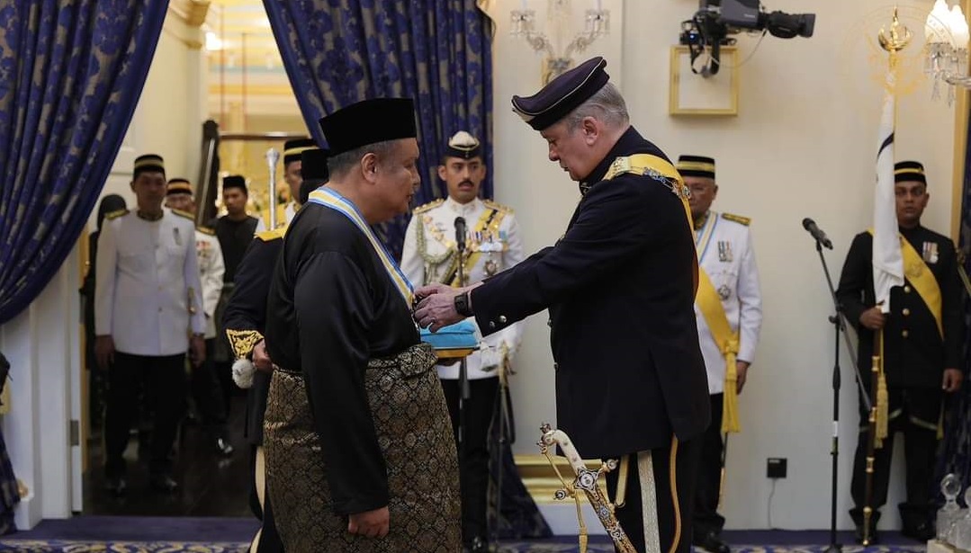 Naib Canselor UTHM terima kurnia DMIJ daripada Sultan Johor