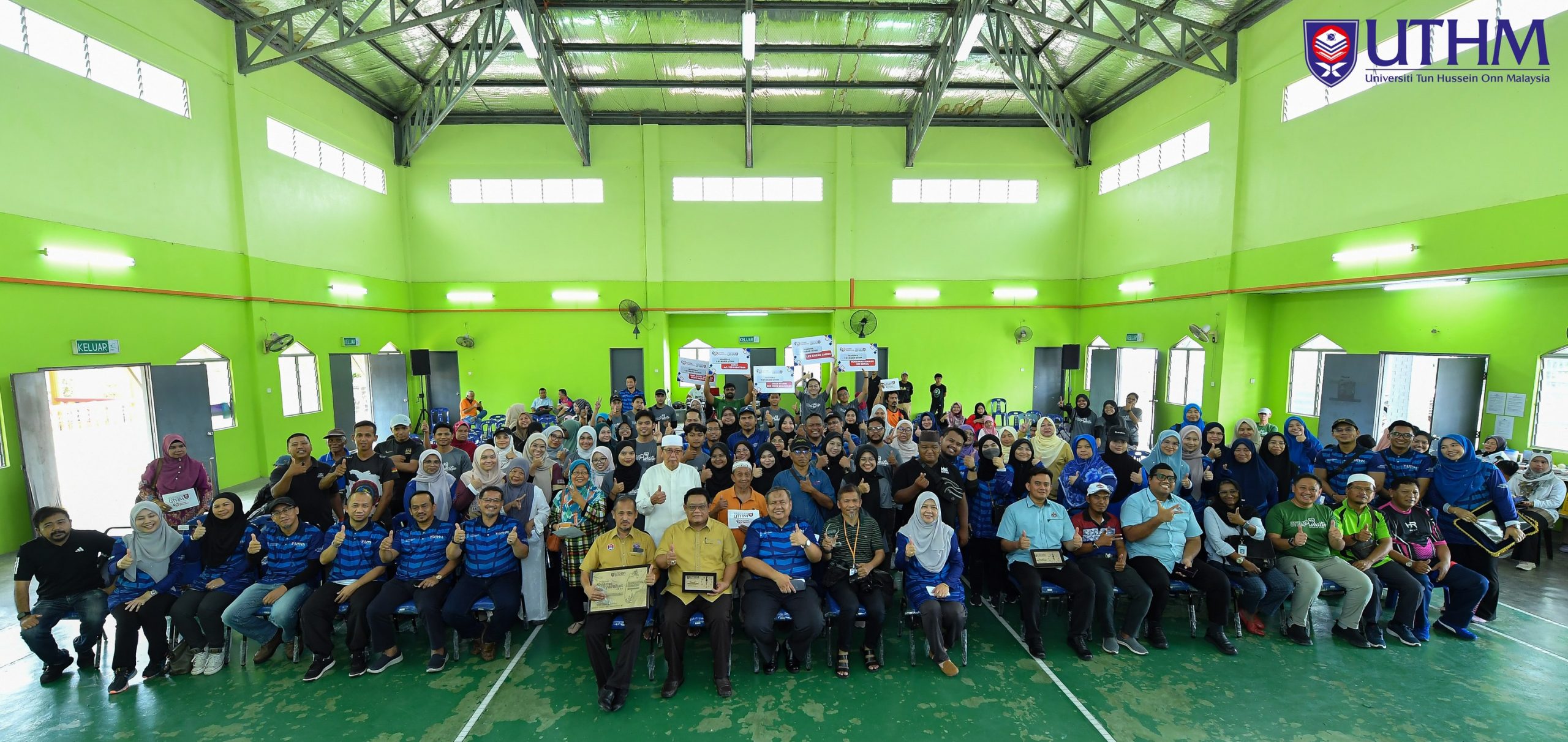 100 UTHM Volunteers Engaged in UTHM Care and Johore Media CSR Programme