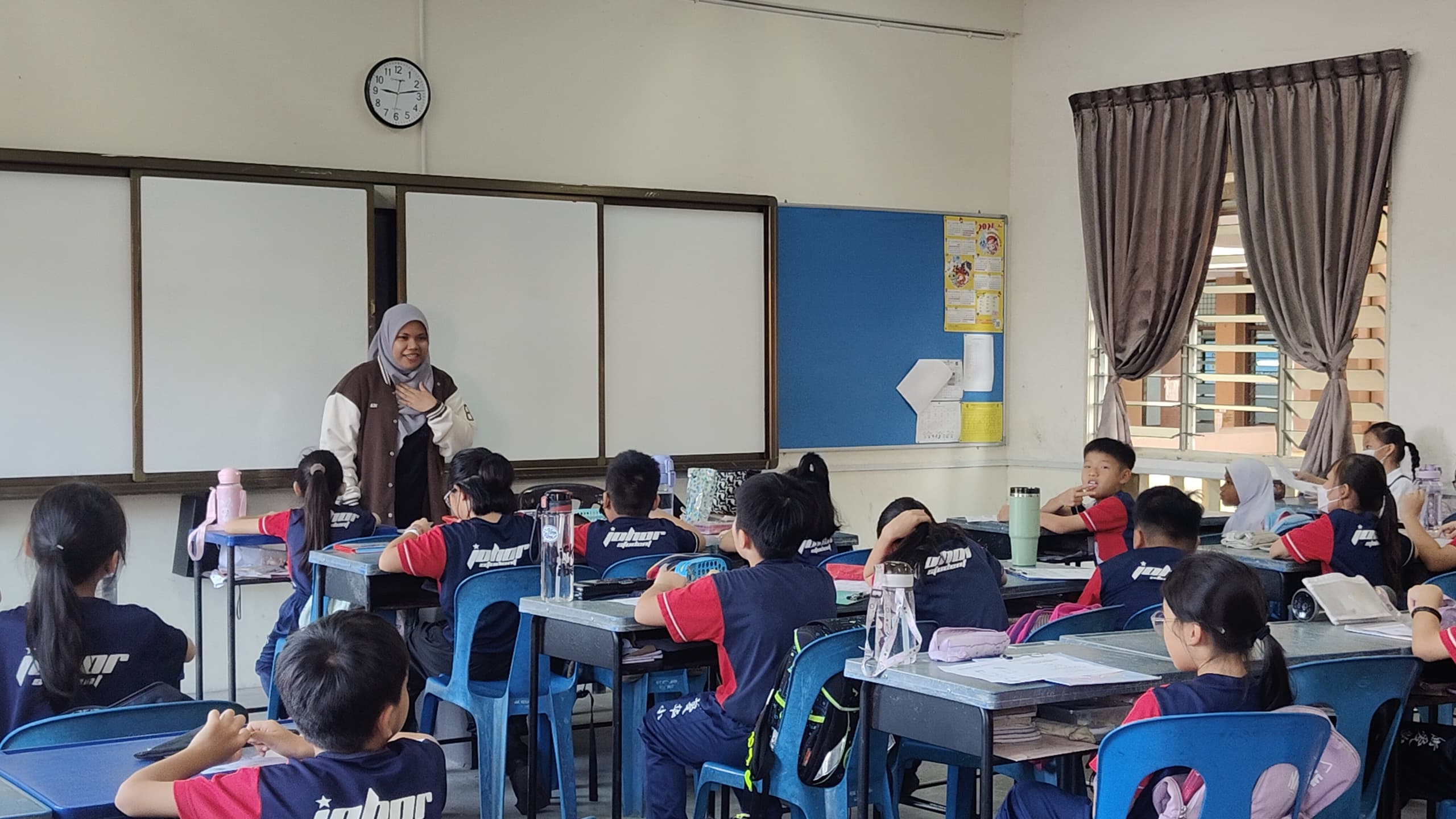 Pelajar Senibina UTHM santuni 308 murid sekolah melalui program pemindahan ilmu