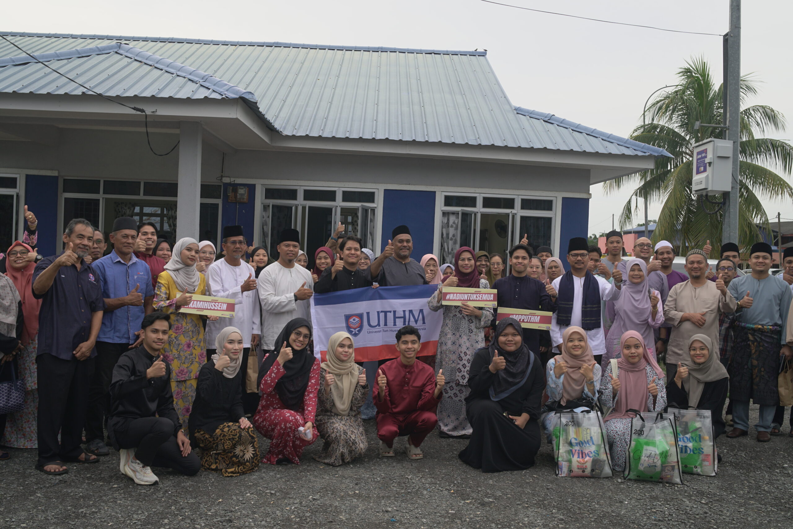 Penuntut UTHM semarakkan Ramadan, erat hubungan bersama komuniti setempat