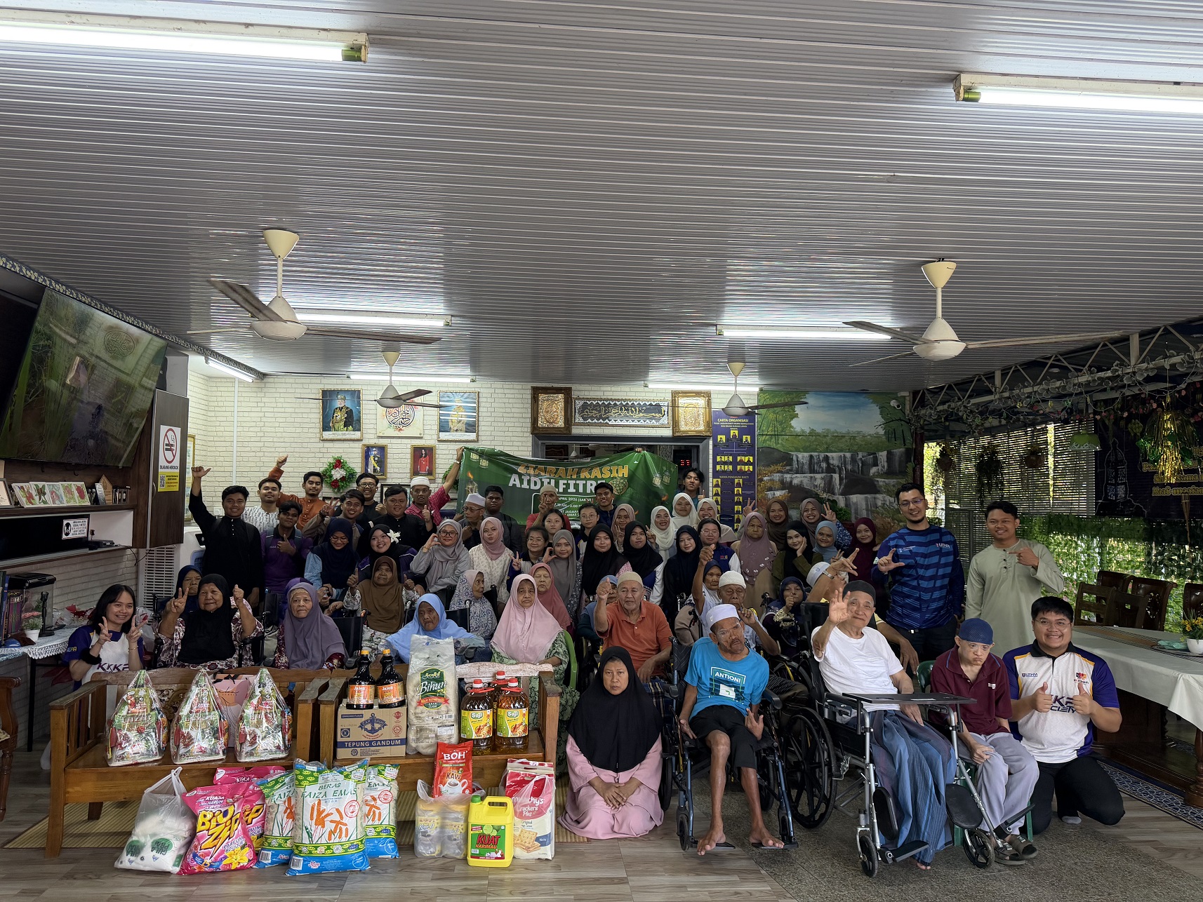 UTHM Prihatin: Ziarah Kasih Aidilfitri santuni warga emas dan OKU