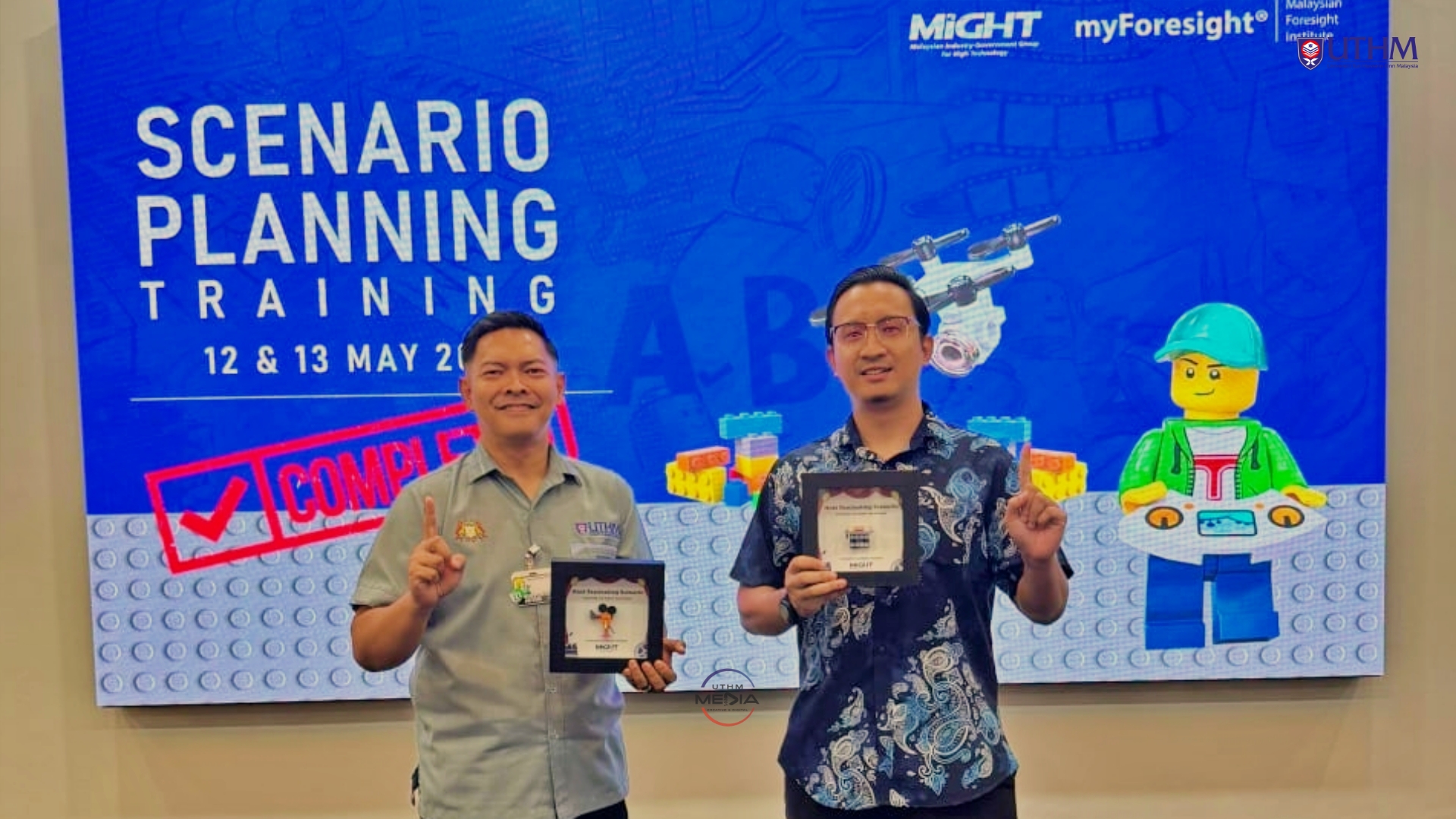 Dua staf UTHM rangkul anugerah “Most Fascinating Scenario” di latihan strategik MIGHT