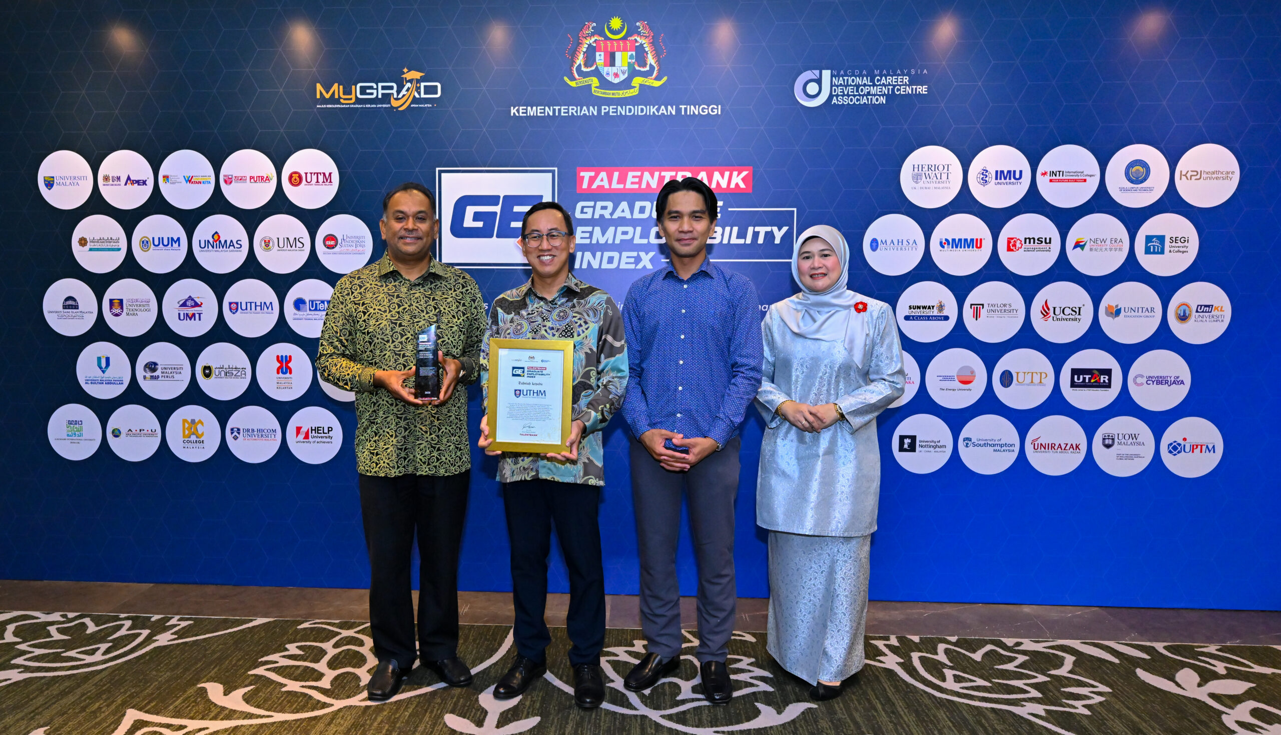 UTHM receives Talentbank 6-Star Employer Choice